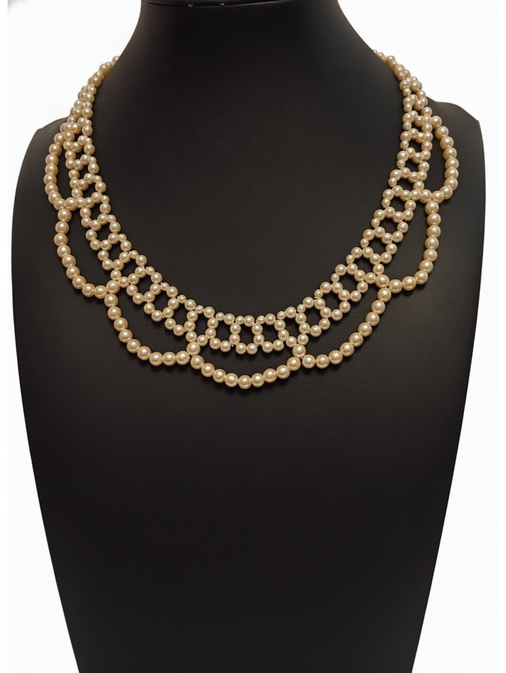 Vintage Delicate Scalloped Faux Pearl Choker Necklace for Work or Leisure Wear